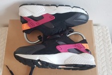 Nike Air Huarache LE –