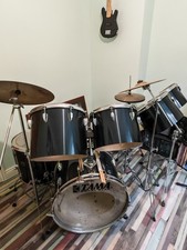 Tama Royalstar drum kit In Midnight Blue.