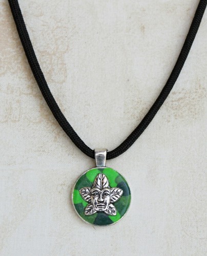 Paracord necklace with