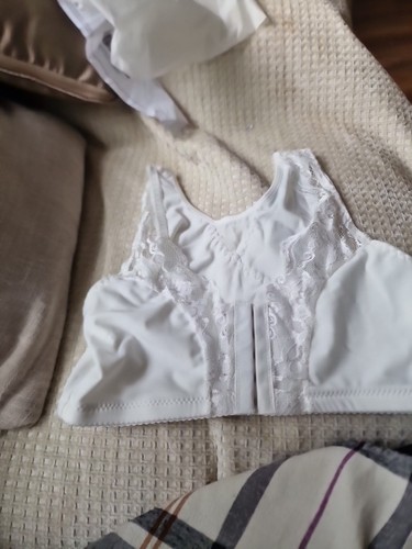 Front fastening bra - front, cup