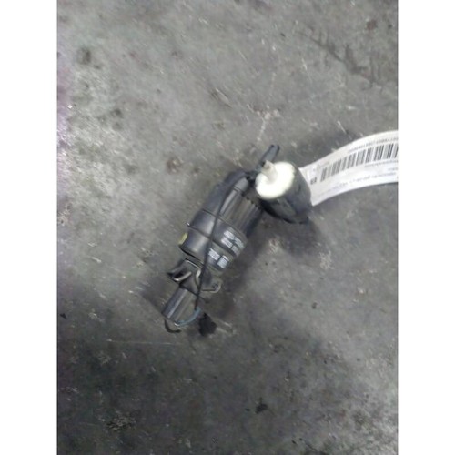 Front windscreen wiper pump - front,