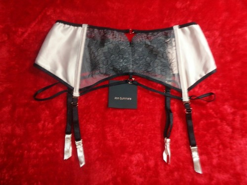 Ann summers shell - summers, waspie