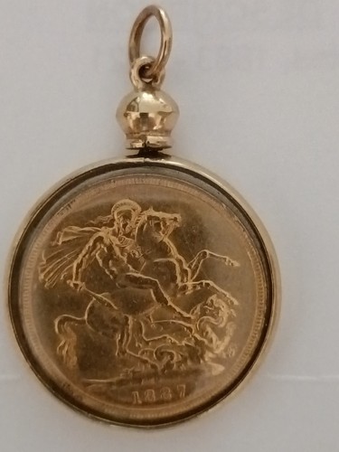 24crt gold sovereign - gold,