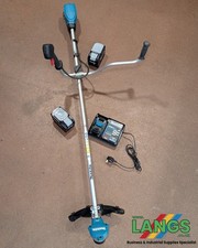 Makita UR002G 40v Strimmer Kit - 2 x 8ah Battery - Charger - New