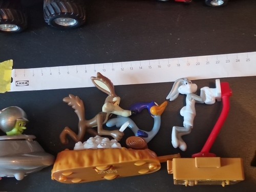 Burger king toys looney tunes - toys,