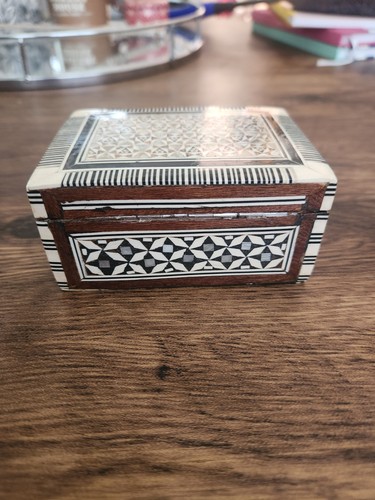 Wooden pretty box with - wooden,