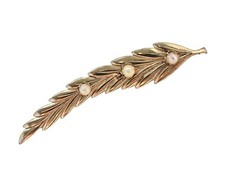 Vintage Gold Tone Leaf Brooch