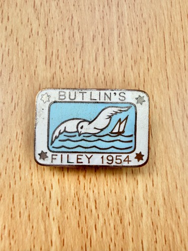 1954 butlins enamel pin badge - butlins,