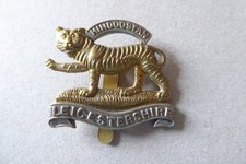 Vintage bi-metal cap badge    LEICESTERSHIRE REGT.