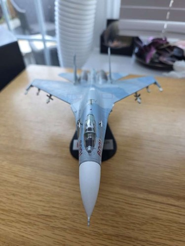 Flanker fighter 1 72 - su-27,