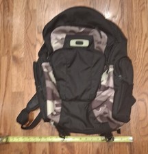 Oakley Men's Kitchen Sink