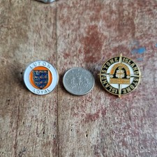 LUTON  TOWN  F C - VINTAGE - STONE ISLAND / LOYAL COLLECTABLE  FOOTBALL  BADGE 