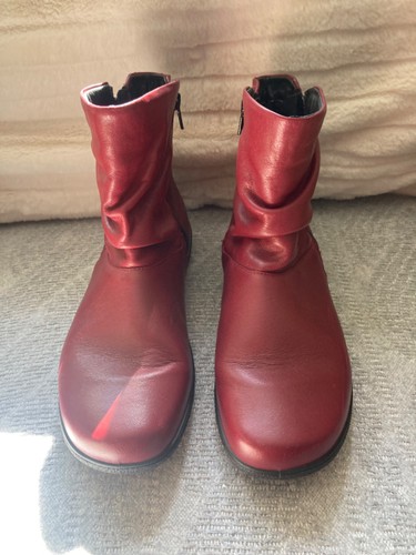 Ladies red hotter whisper - ,