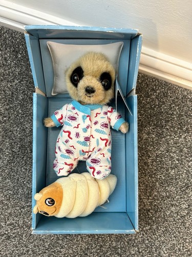 Compare the meerkat - meerkat, baby