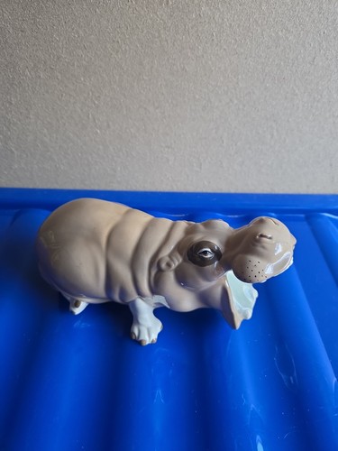 Large szeiler yawning hippo - large,