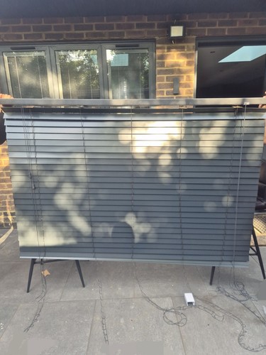 Dark grey wooden venetian - grey,