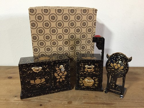 Q1035 vintage japanese hina - vintage,