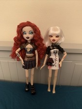 Bratz Bratzillaz Glam Gets Wicked Meygana Broomstix and Jade J’adore Doll Bundle