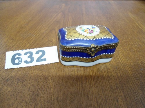 Signed jewelled limoges - p.,