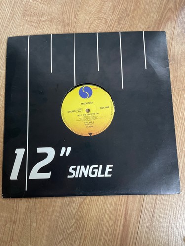 Madonna single featuring - single,