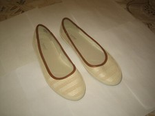 Ladies shoes ‘ soleflex ‘ – size 7 – cream – good condition
