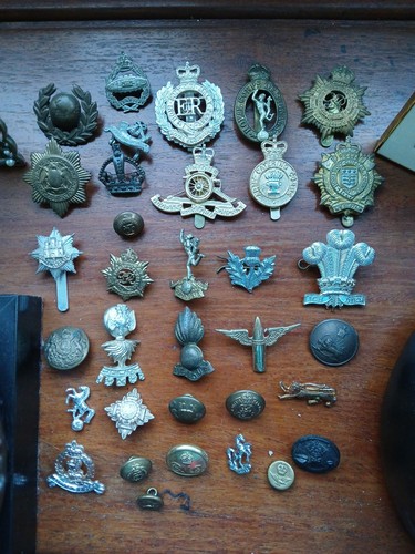 Various military badges - various,