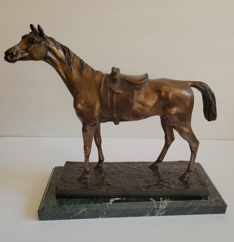Antique solid bronze statue - bronze,