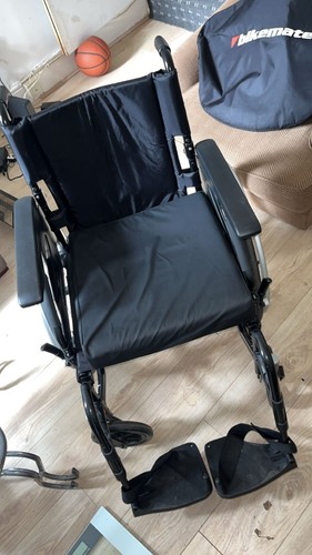Invacare action wheel chair - ng,