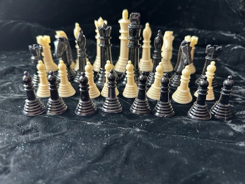 Staunton vintage plastic chess - plastic,