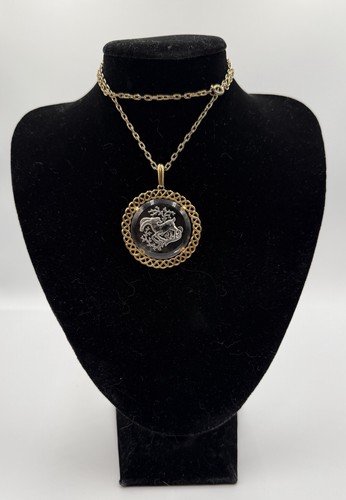 Vintage crown trifari intaglio - trifari,