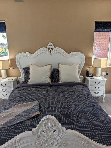 King size bed - king,