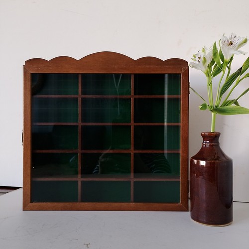 Vintage wooden trinket display - vintage,