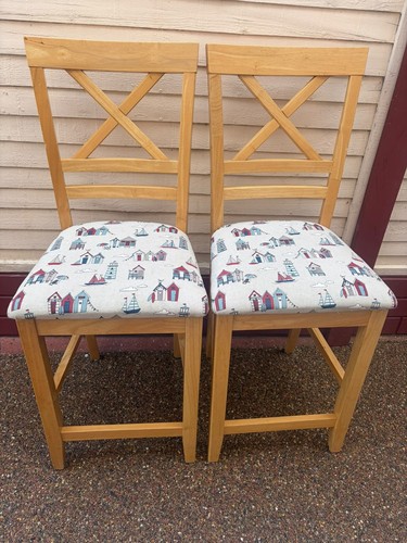Pair pretty wooden - of,