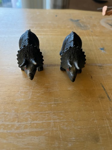 Papo triceratops dinosaur - triceratops,