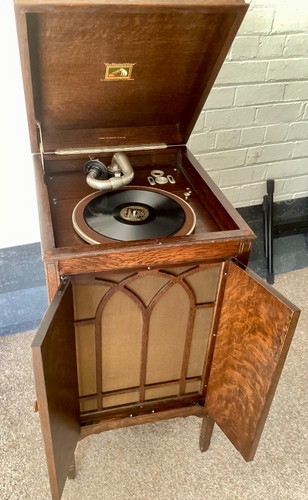 Hmv 157 gramophone rare oak - in,