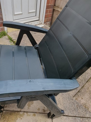 Adjustable plastic sunlounger - ,