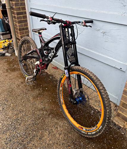 Full suspension mountain - gt,