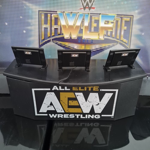 Commentators announce table - commentators,