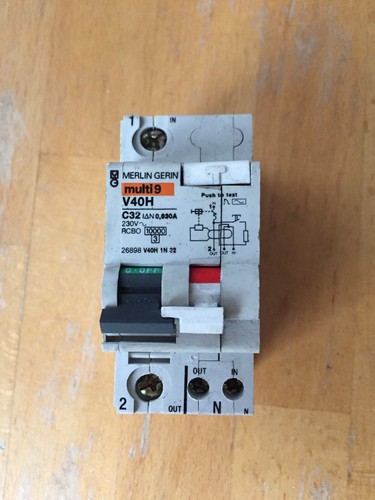 Merlin gerin 26898 v40h c32 - merlin,