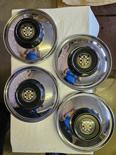 Jaguar type hubcap with - e-type,