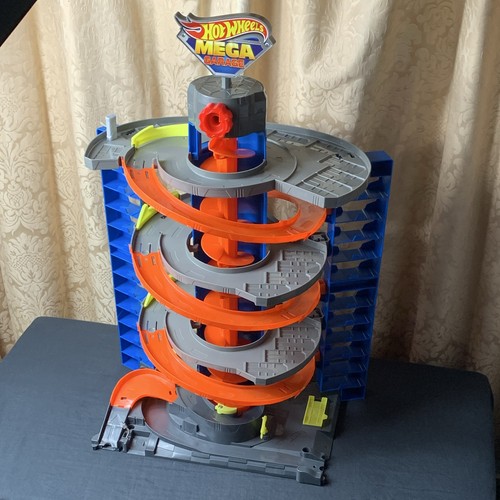 Hot wheels city - mega, garage