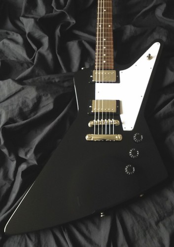 Epiphone inspired gibson - by,