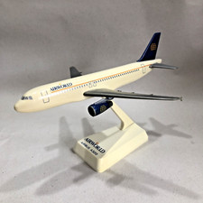 AIRWORLD AIRBUS A320 Plastic Push Fit Model Plane & Stand - Needs repair!