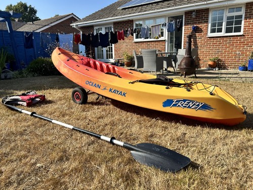 Ocean kayak frenzy - ocean,
