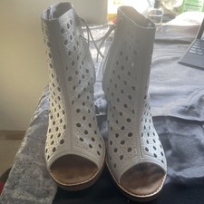 Toms Majorca Peep Toe Bootie