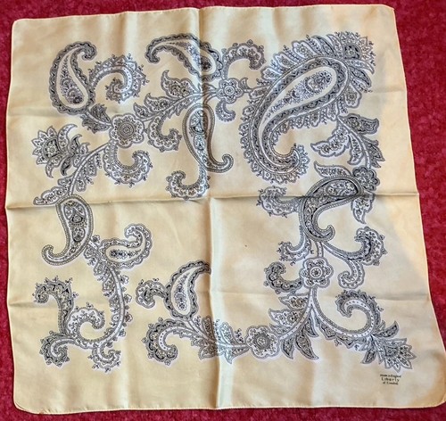 Beautiful vintage square - v,
