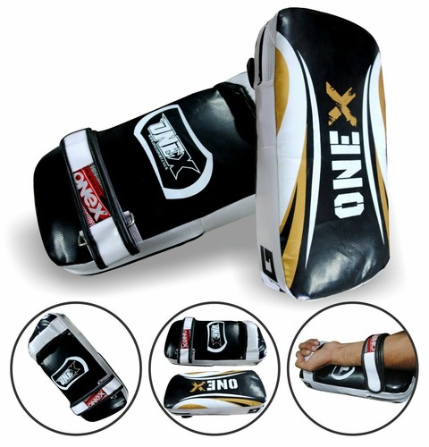 Muay thai kick - kick, pad