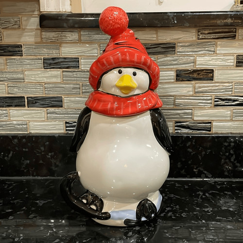 Pfaltzgraff penguin skate red - pfaltzgraff,