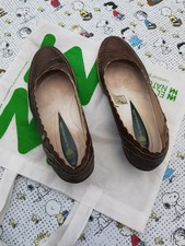 El naturalista brown leather