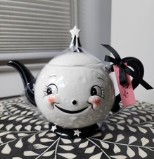 CARNIVAL COTTAGE MAGENTA TEA POT